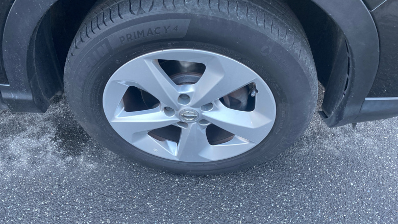 Nissan Qashqai 1.3 DiG-T Acenta Premium 5dr Petrol Hatchback